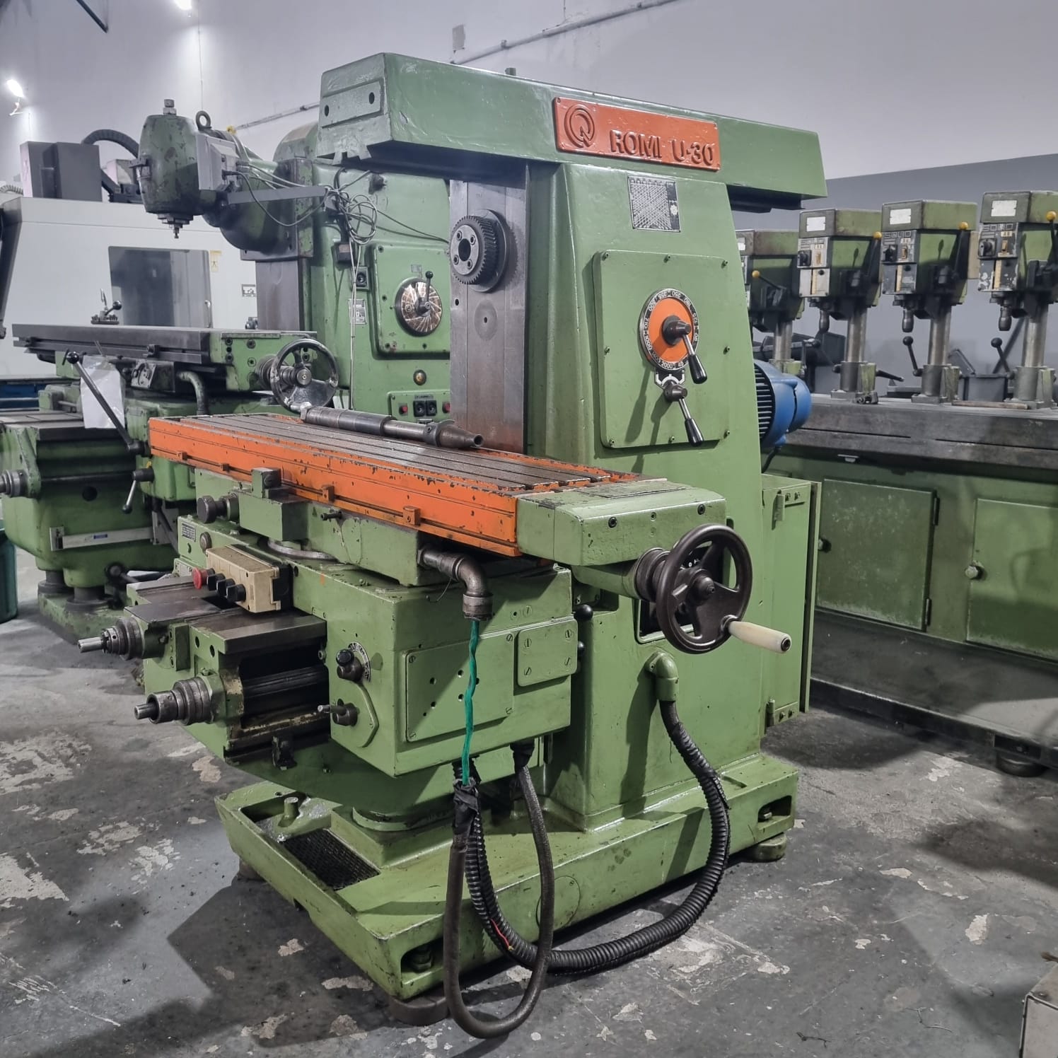 FRESADORA UNIVERSAL ROMI U-30