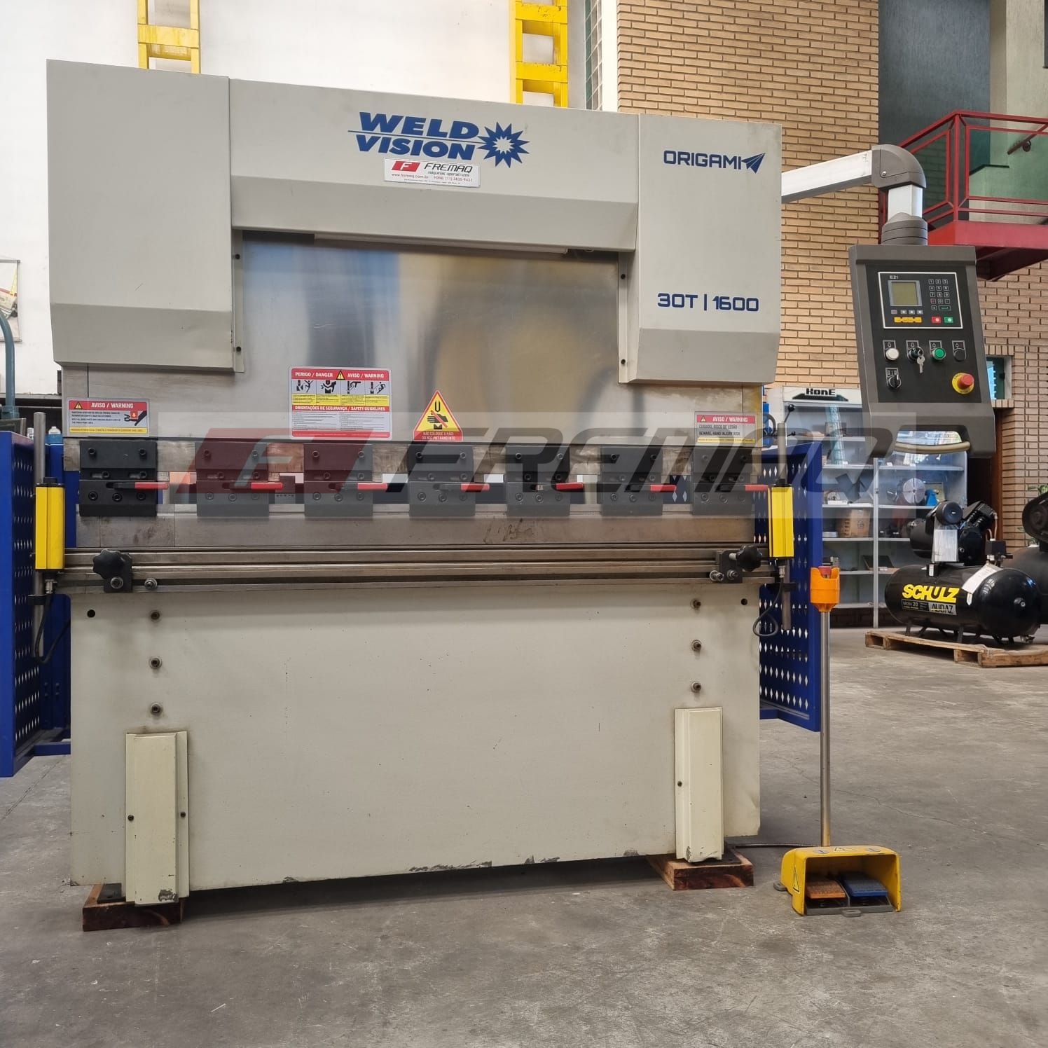 DOBRADEIRA HIDRÁULICA CN "WELD VISION" 30T X 1600 MM