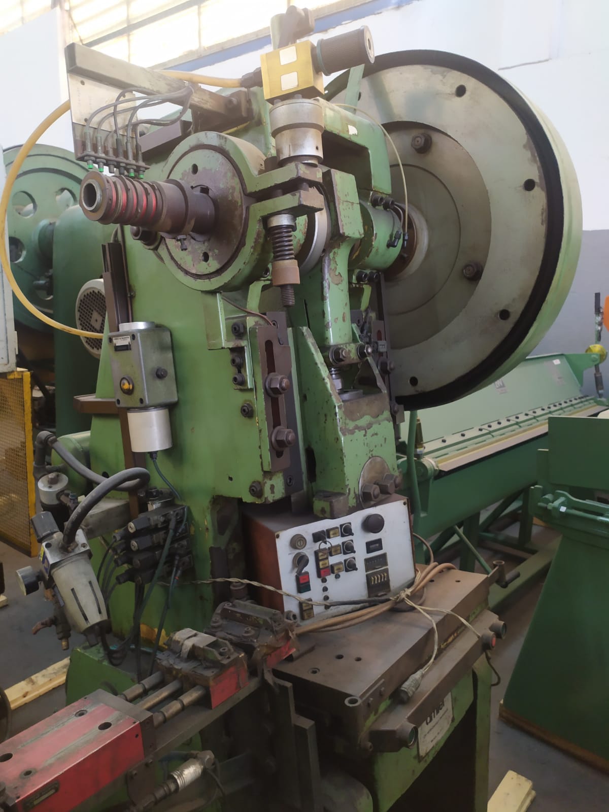 PRENSA EXC. F/F INCLINAVEL "AMIET" CH-4515 - 25 TON COM ALIMENTADOR