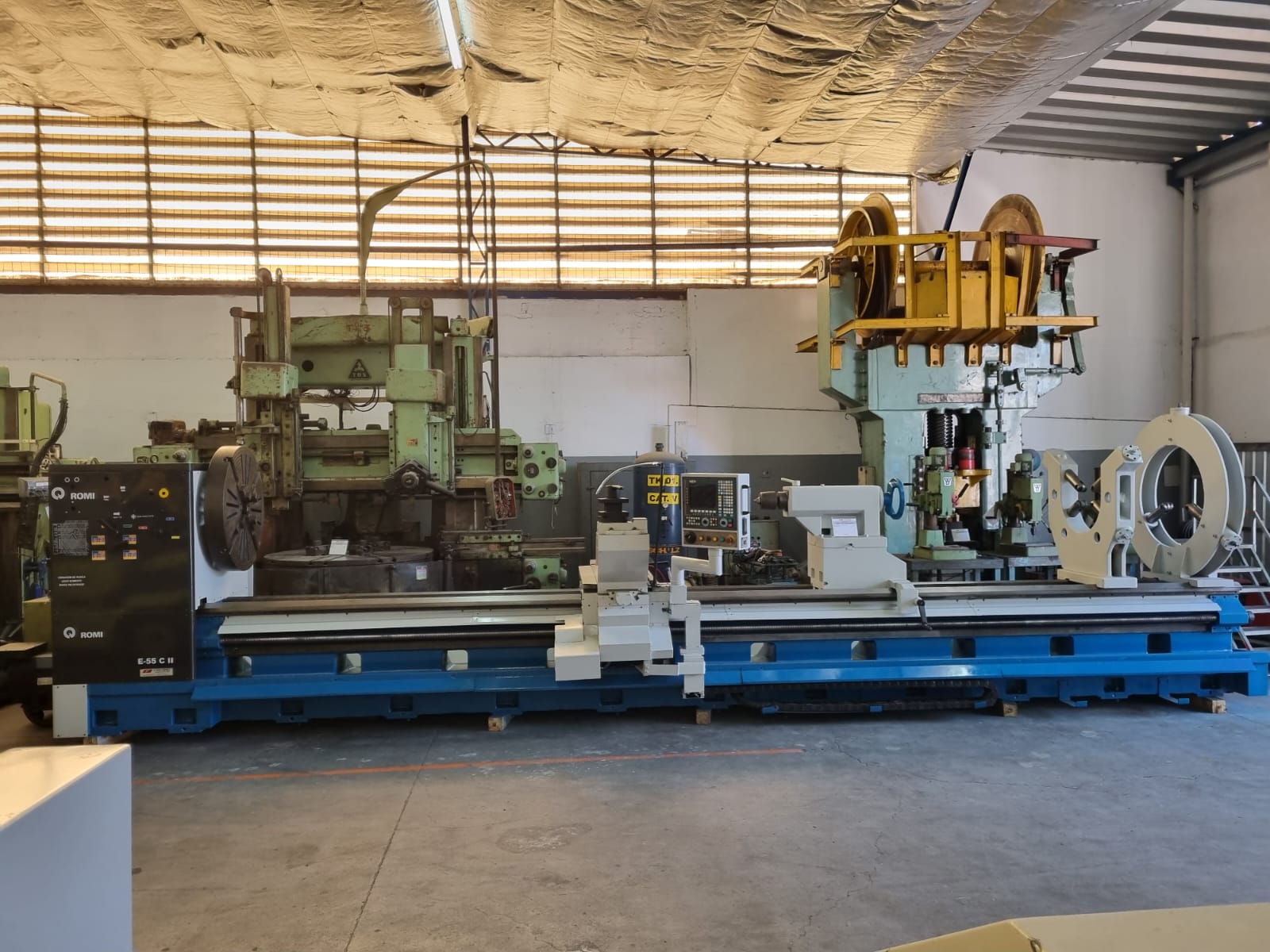 VENDIDO - TORNO CNC ROMI E-55C - 1300 X 6500 MM