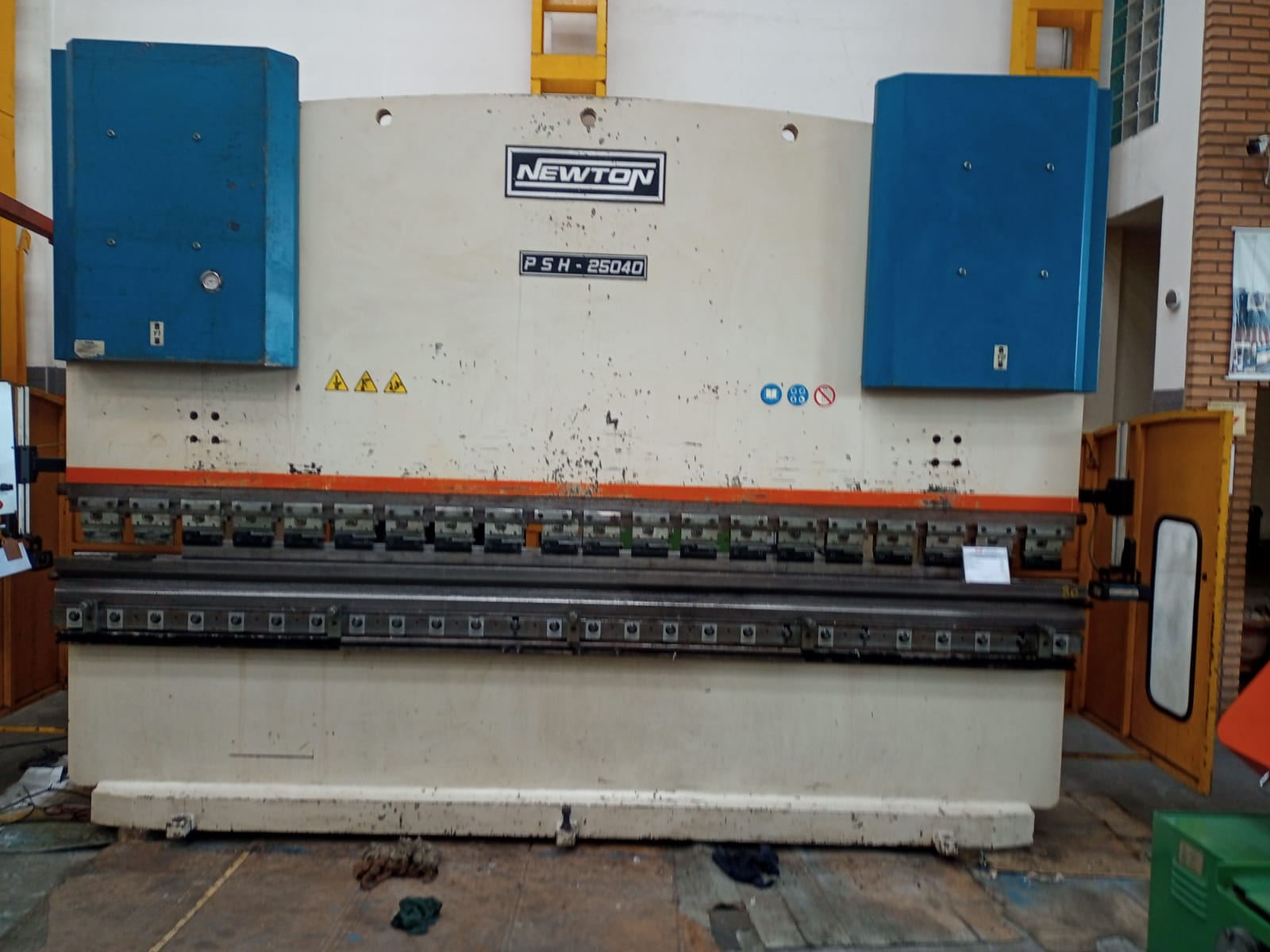 VENDIDA - DOBRADEIRA CNC HIDRAULICA NEWTON PSH-25040