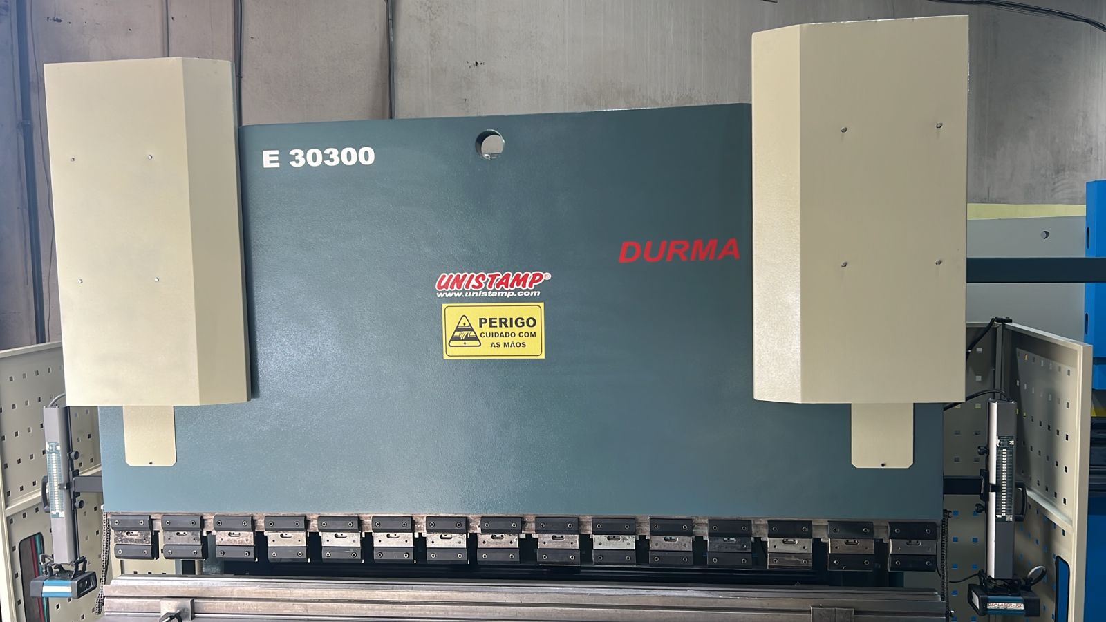 DOBRADEIRA HIDRAULICA CNC DURMA E-30300