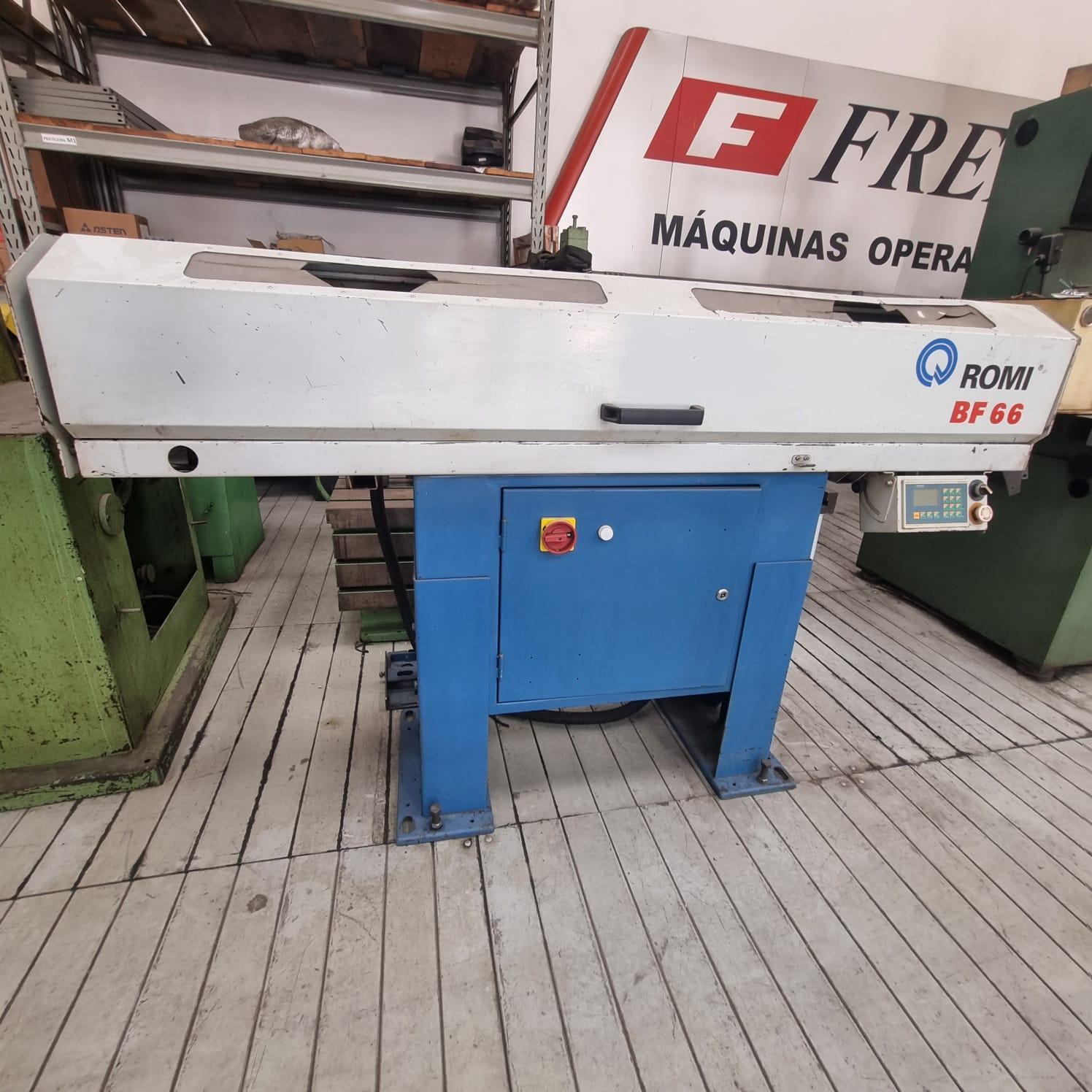 ALIMENTADOR DE BARRAS ROMI BF-66