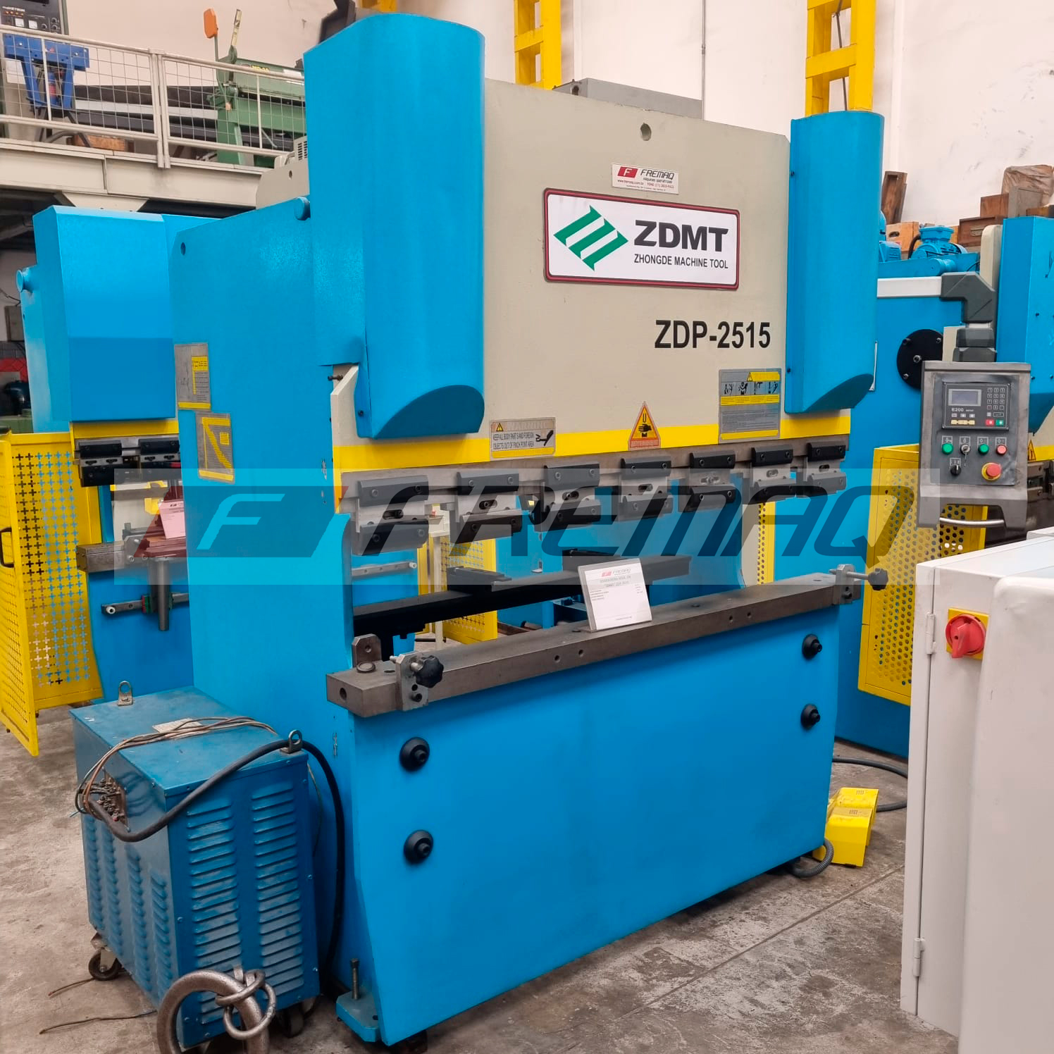 VENDIDA - DOBRADEIRA HIDRAULICA CN "ZDMT" ZDP-2515 - 25T X 1500 mm