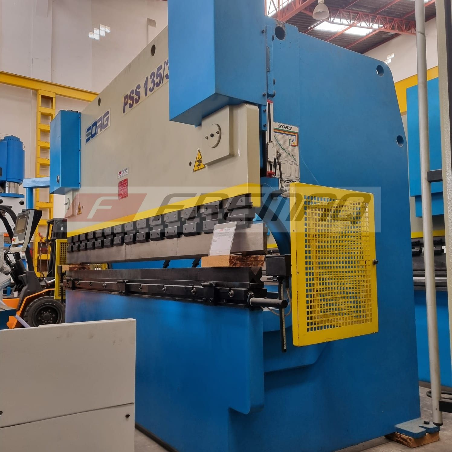 VENDIDA - DOBRADEIRA HIDRAULICA CNC SORG PSS 135/30 135T x 3000 mm