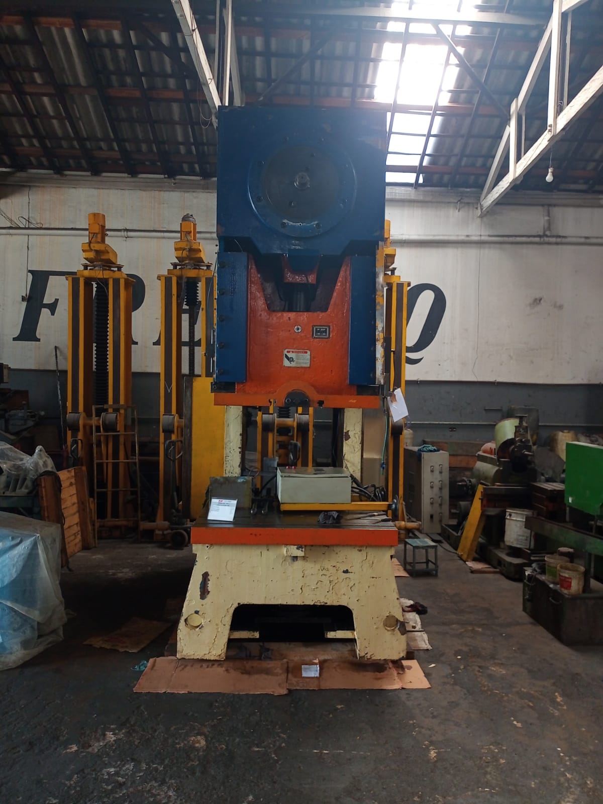 VENDIDA - PRENSA EXC. TIPO C CALVI JL-21-160T