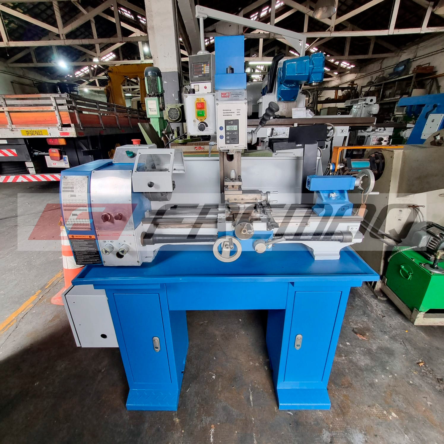 VENDIDO - TORNO DE BANCADA COM FRESADORA KNUTH UNIVERSA 550V