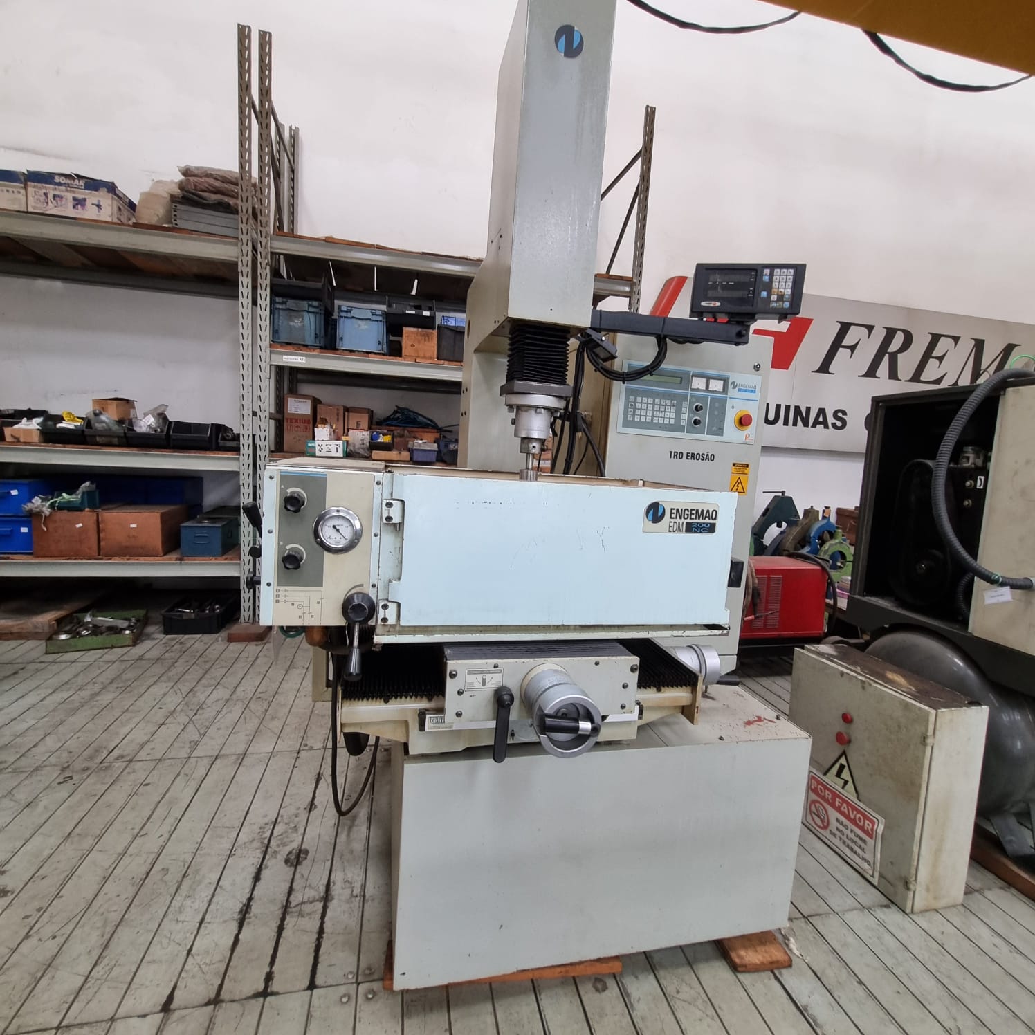 ELETROEROSÃO CN ENGEMAQ EDM-200 NC - 40A