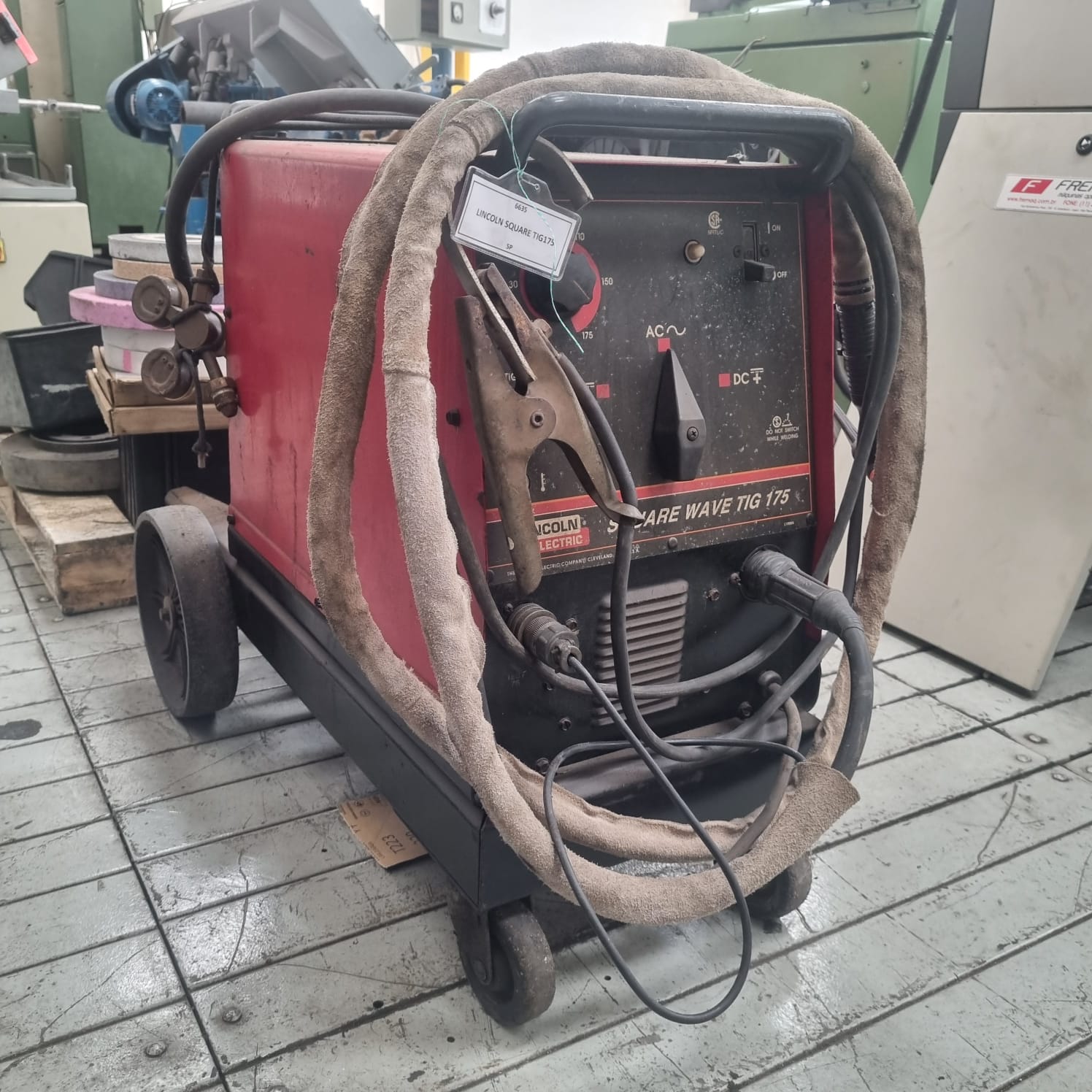 SOLDA TIG LINCOLN ELETRIC SQUARE WAVE TIG175 AC/DC