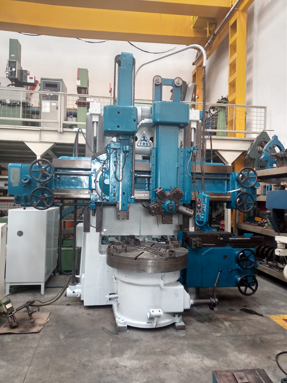 VENDIDO - TORNO VERTICAL TOS SK-12