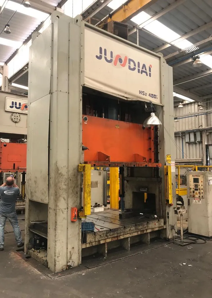 VENDIDA - PRENSA EXCÊNTRICA FREIO/FRICÇÃO MARCA JUNDIAÍ. CAP. 400 TON