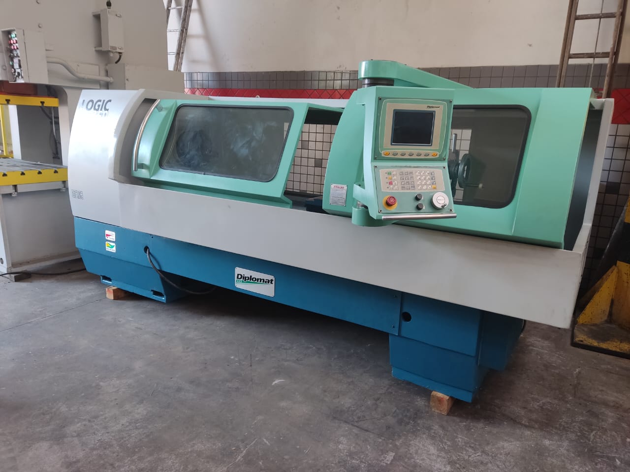 VENDIDO - TORNO CNC NARDINI LOGIC 250 X 1500 MM