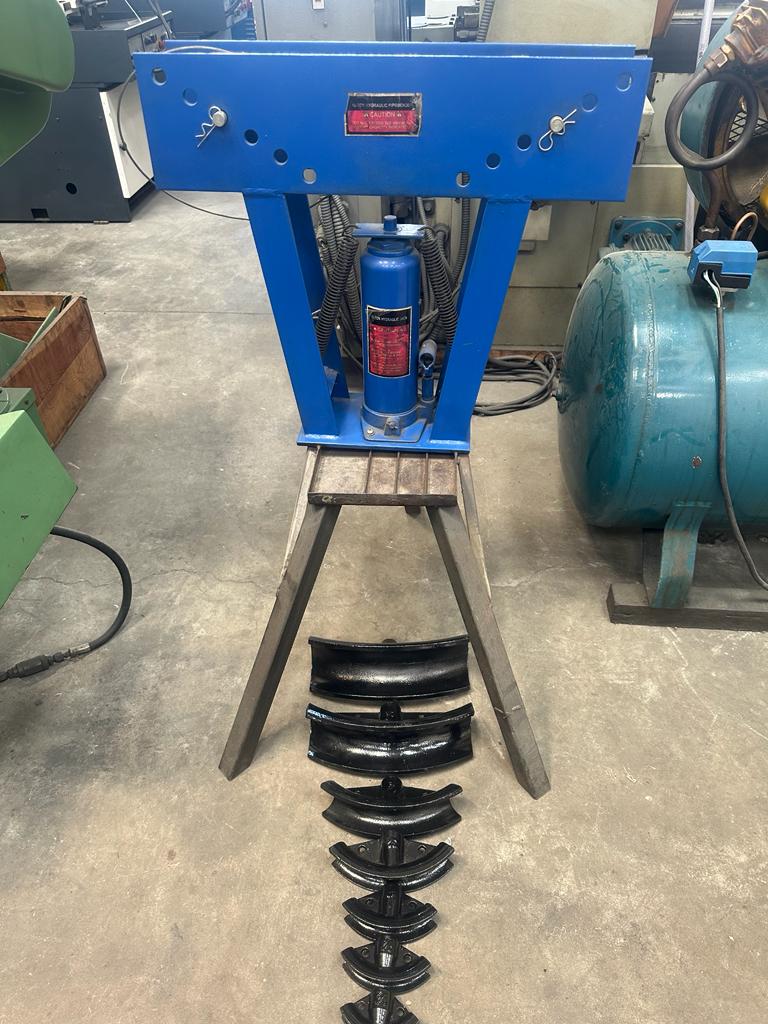 CURVADOR DE TUBOS HIDRAULICO MANUAL 16 TON