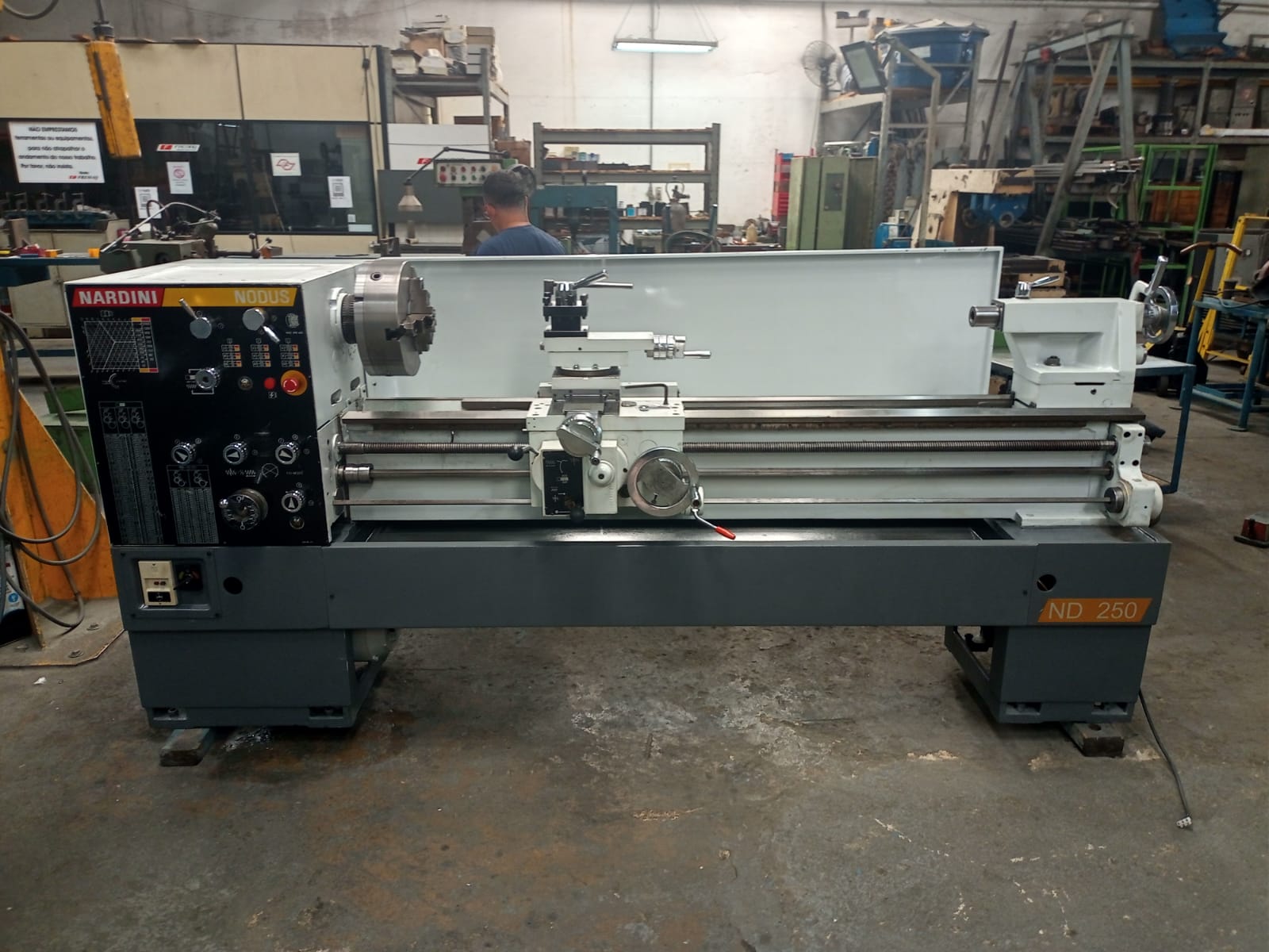 VENDIDO - TORNO MECÂNICO NARDINI ND-250 X 1500 MM