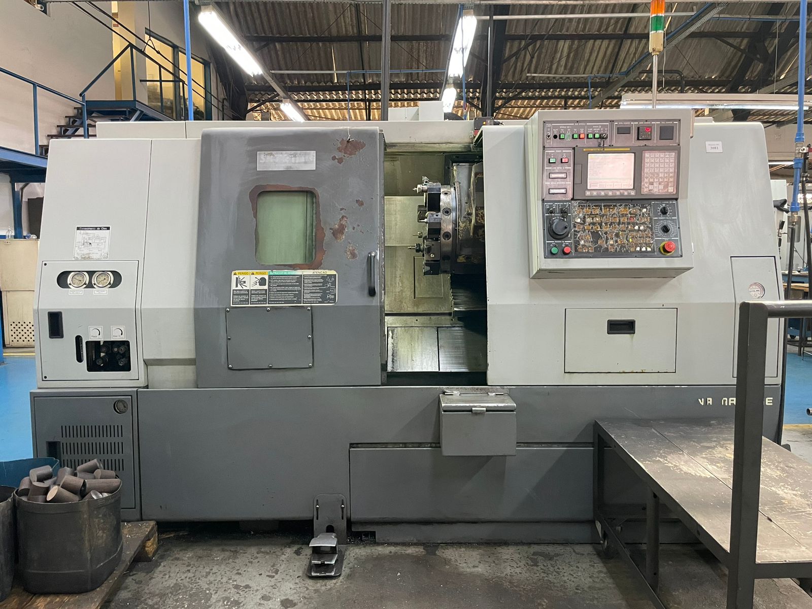 VENDIDO - TORNO CNC HYUNDAI SKT-21LMS
