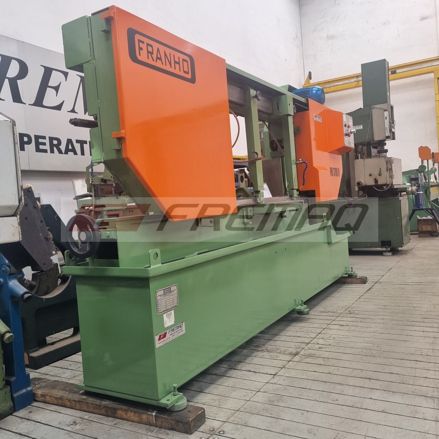 SERRA DE FITA HORIZONTAL HIDRÁULICA FRANHO FM-3700H