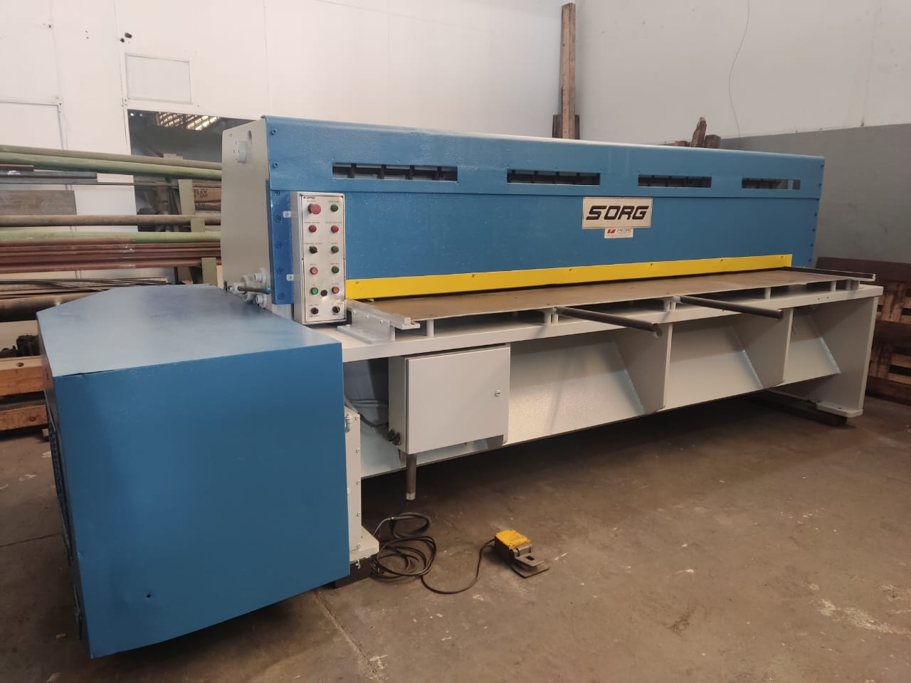 GUILHOTINA MECANICA FREIO/FRICÇÃO PNEUMATICA SORG 3000 X 8 MM