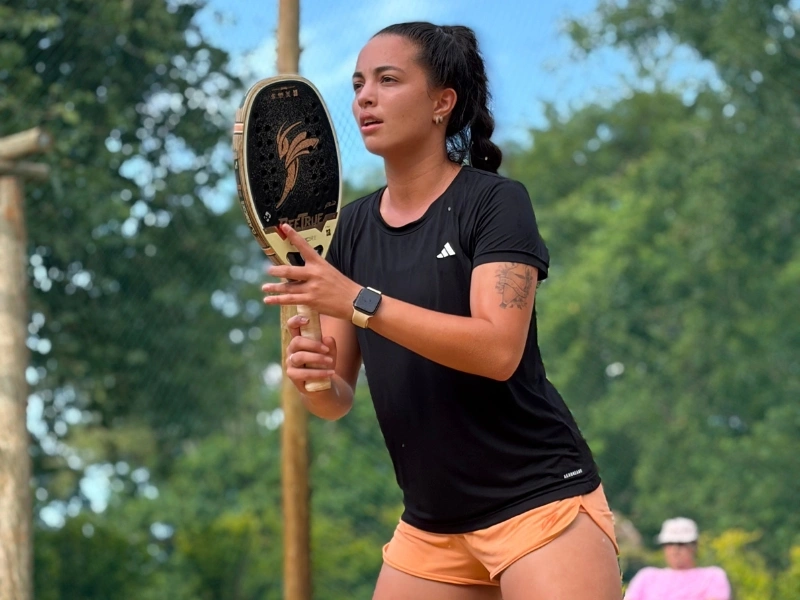 Como ser professor de beach tennis: o guia definitivo